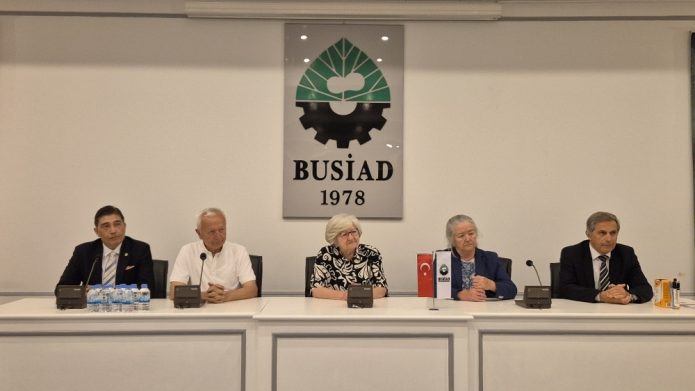 Küresel ısınma ve organik tarım BUSİAD Evi'nde konuşuldu.