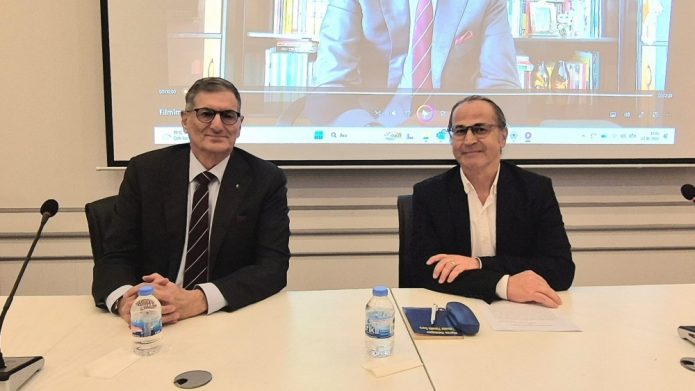 "Evrenle bağımız üzerine düşünmeliyiz"