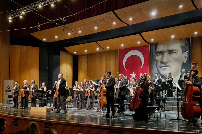 Atatürk müzikle anıldı